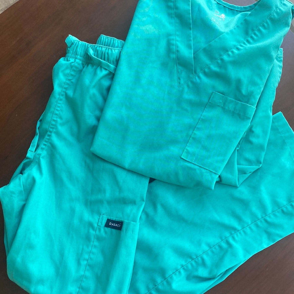 Dagacci Scrubs Medical Uniform Women and Man Scrubs Set